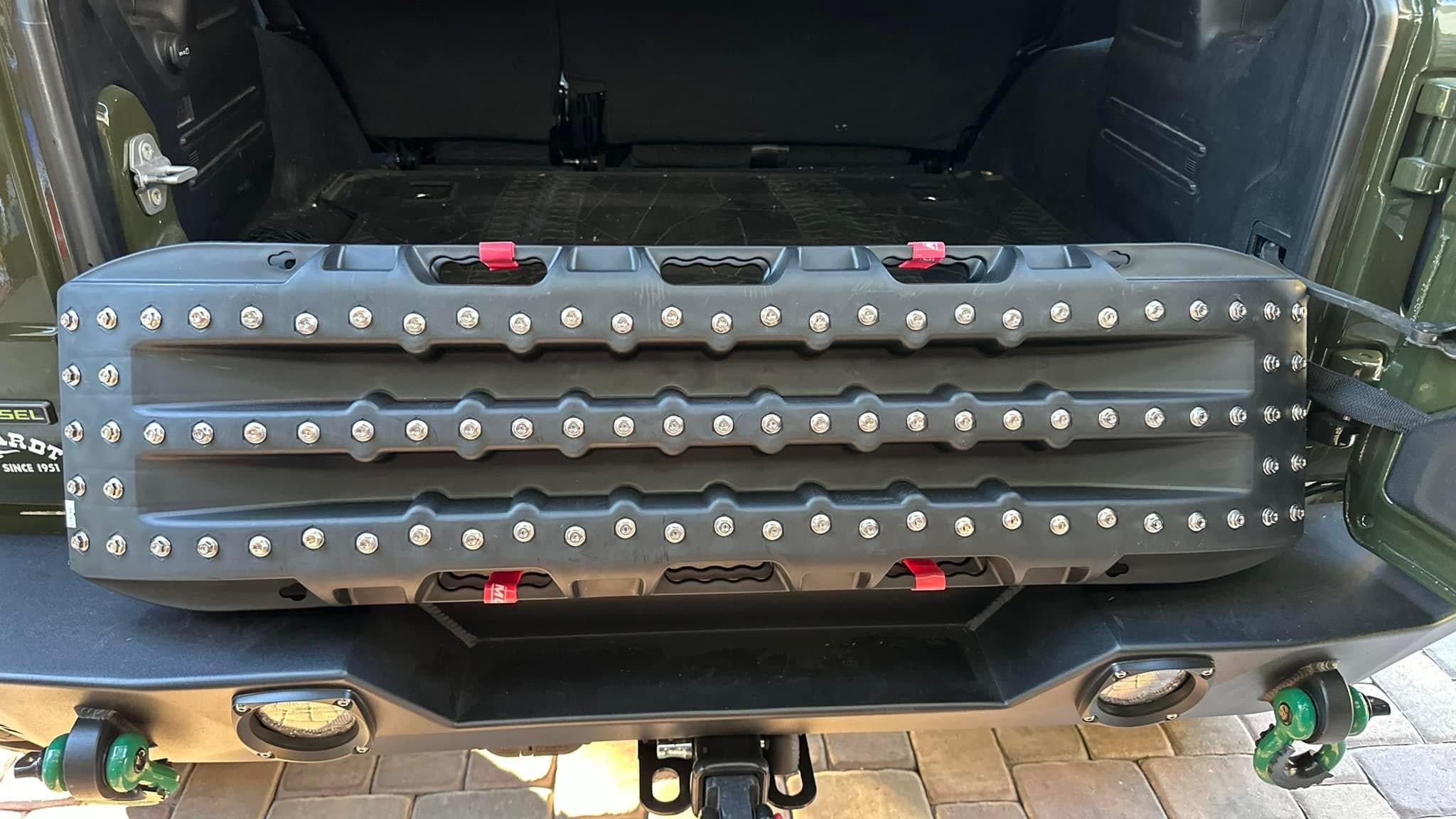 Ultimate Traction Recovery Board mit Stahlstopfen und Aufbewahrungsbeutel