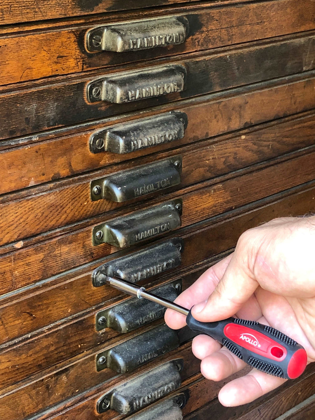 144 Stück Haushalts-Tool-Kit mit 4,8V Kabellos Schraubendreher - DT8422