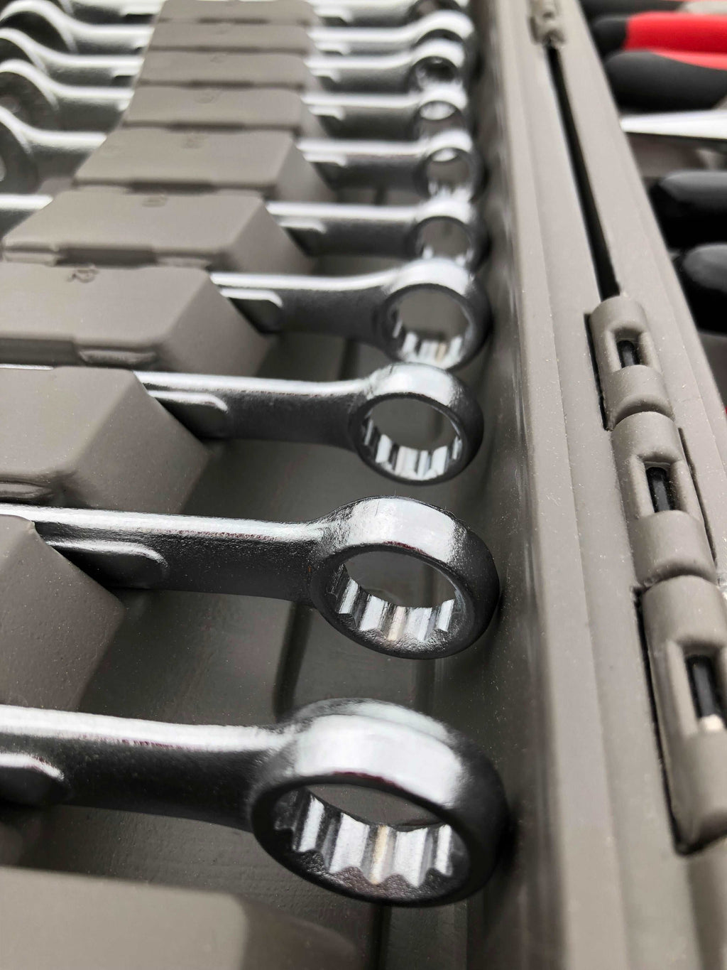 95 Stück Mechanik-Werkzeugset in Metrik und SAE für Kleinmotor, mechanische und allgemeine Reparaturen - DT1242