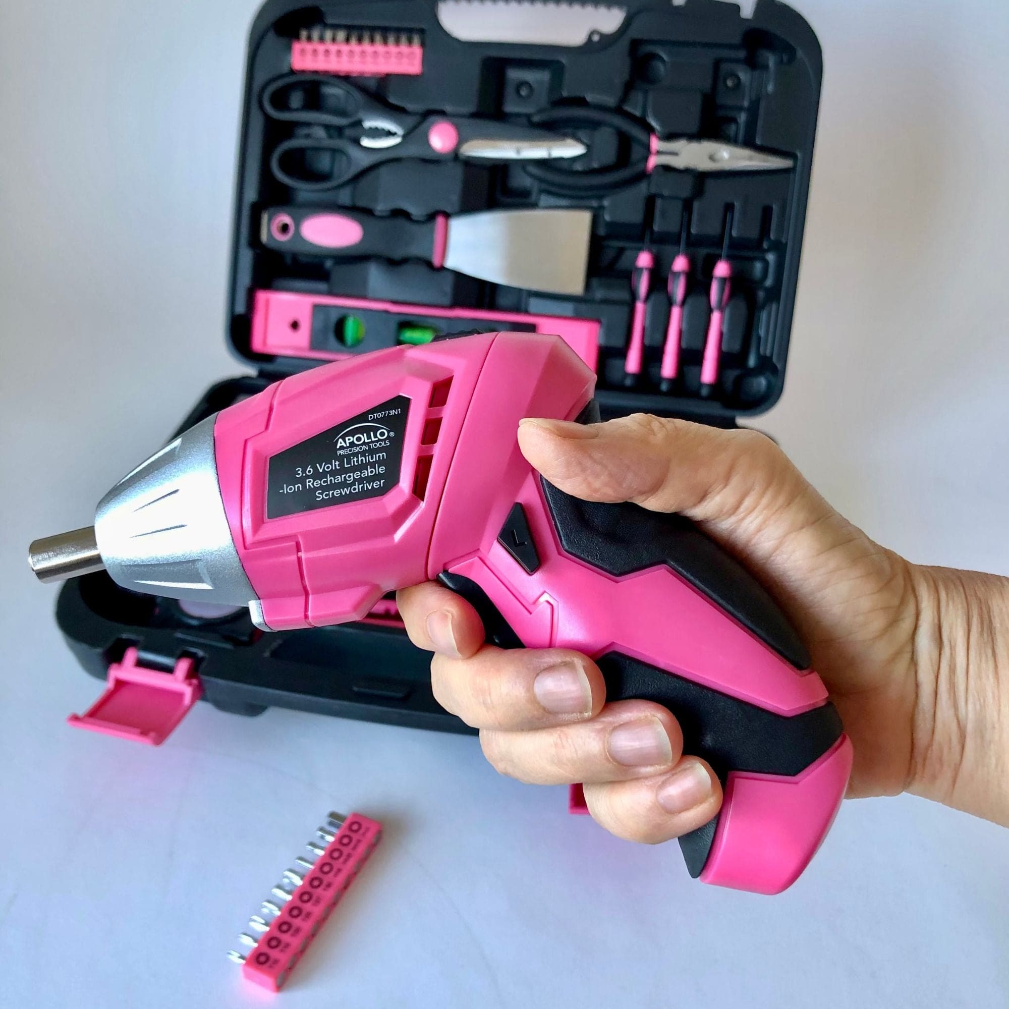135 Stück Haushaltswerkzeug-Kit Rosa mit Schwenken Dual-Angle 3,6 Volt Lithium-Ionen-Kabellos Schraubendreher - DT0773N1