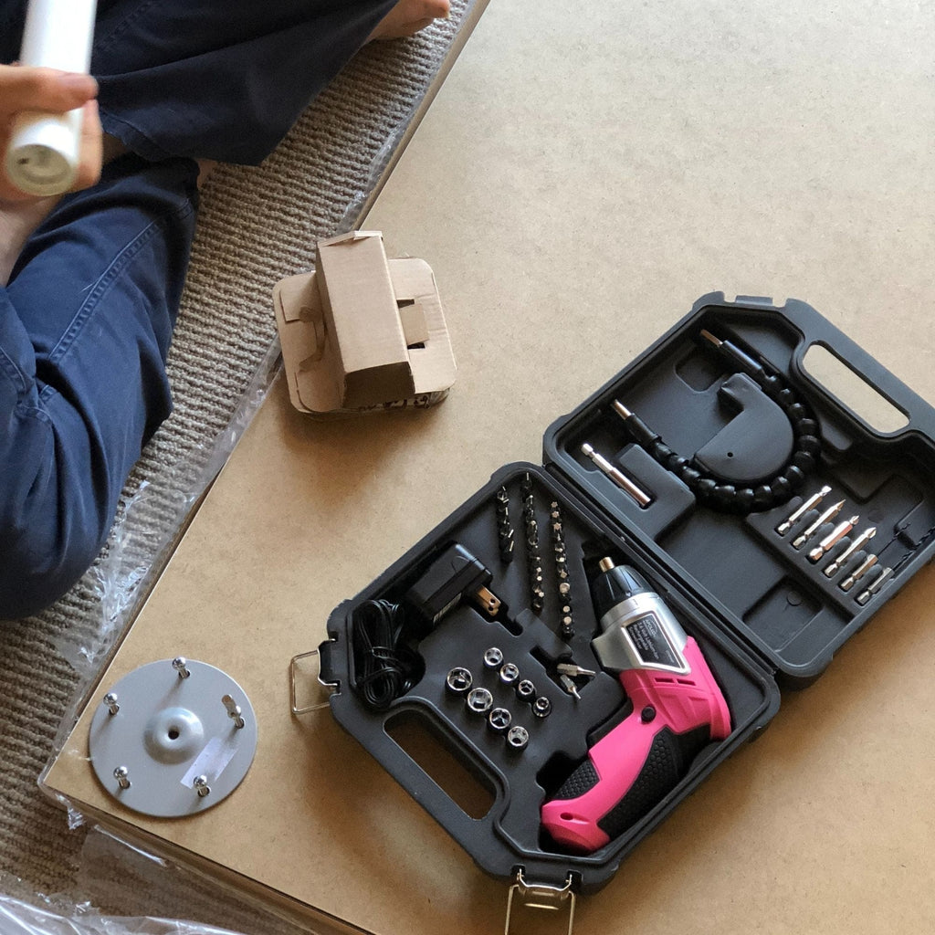 3,6 Volt Lithium-Ionen-Schraubendreher mit 45 Stück Zubehör-Set - Rosa DT4944P