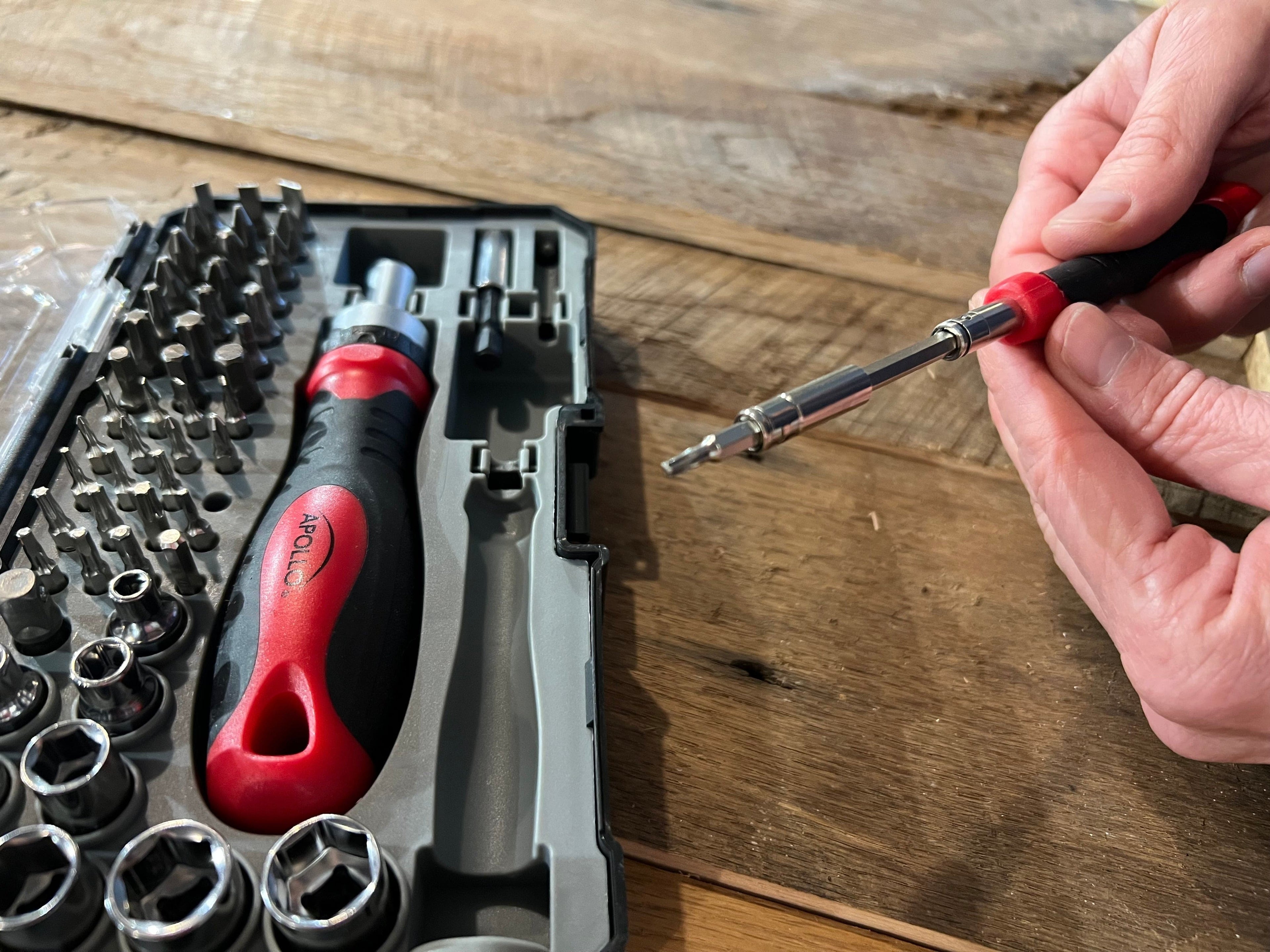 55 Stück metrisches Werkzeugset mit Ratcheting Bit Driver, Precision Bit Driver und Bit Assortment - DT5024