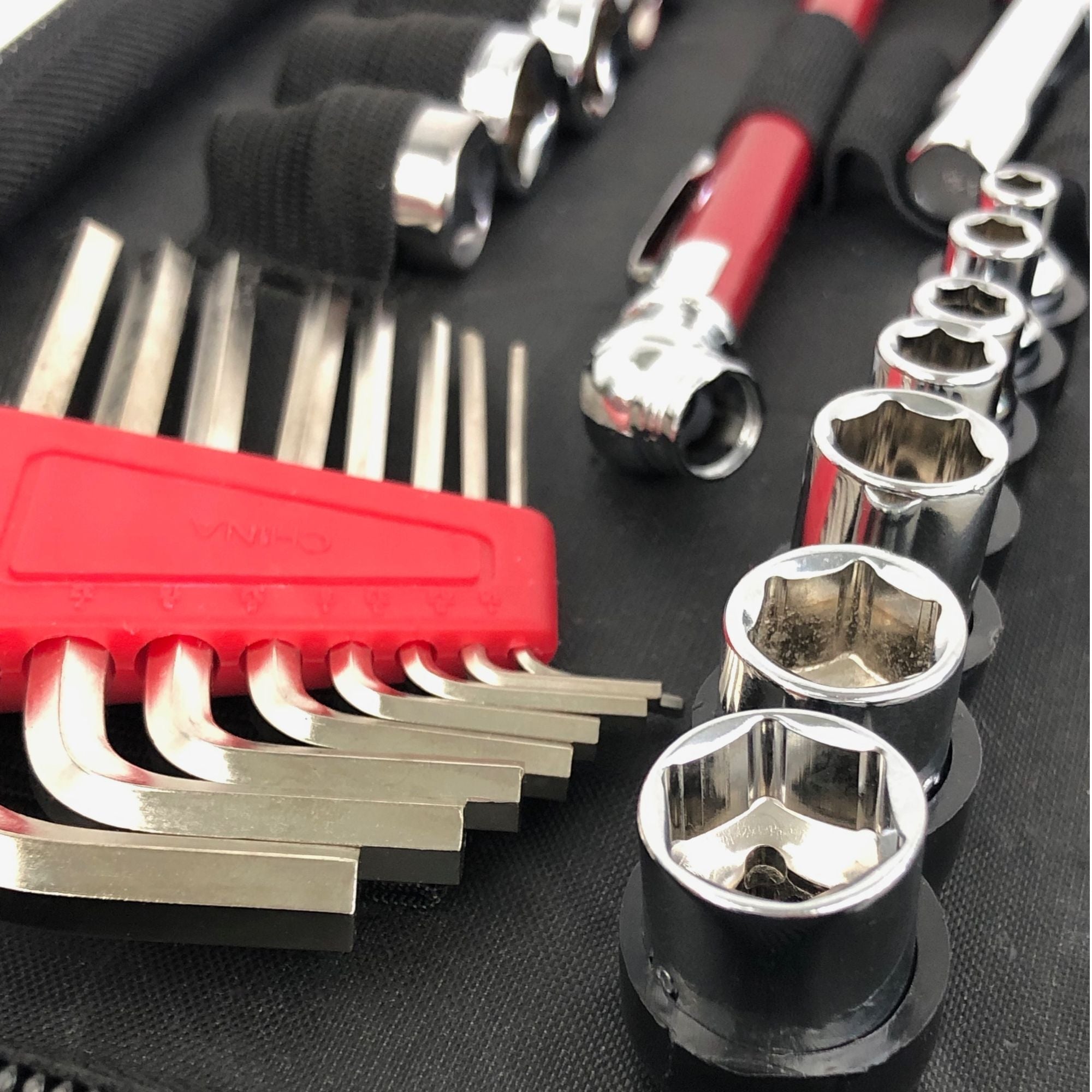 56 Stück metrisches Auto-Tool-Set im Zipper-Gehäuse - DT9775