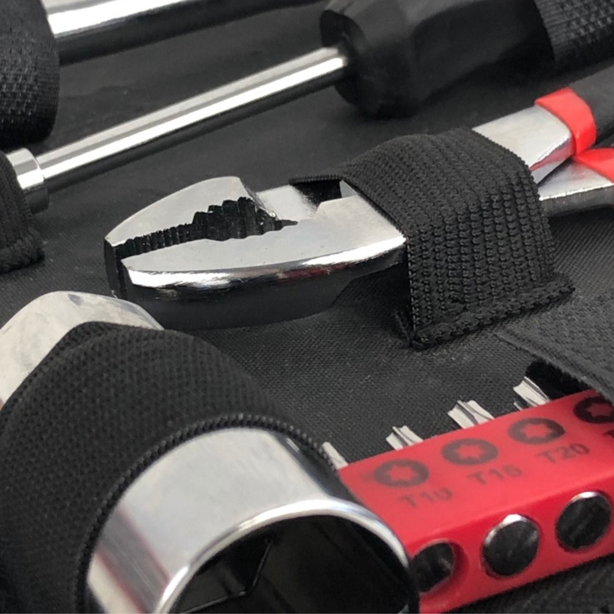 56 Stück metrisches Auto-Tool-Set im Zipper-Gehäuse - DT9775